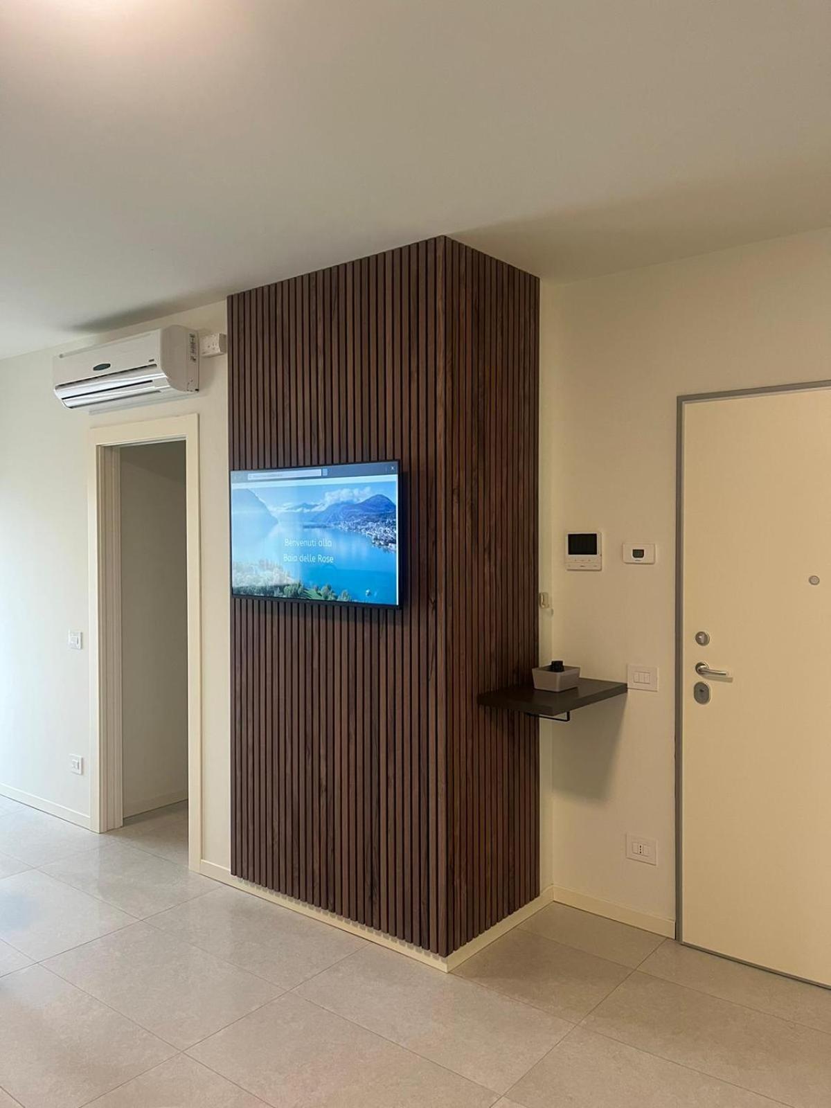 Baia Delle Rose Via Roma 111 Apartment Costa Volpino Room photo