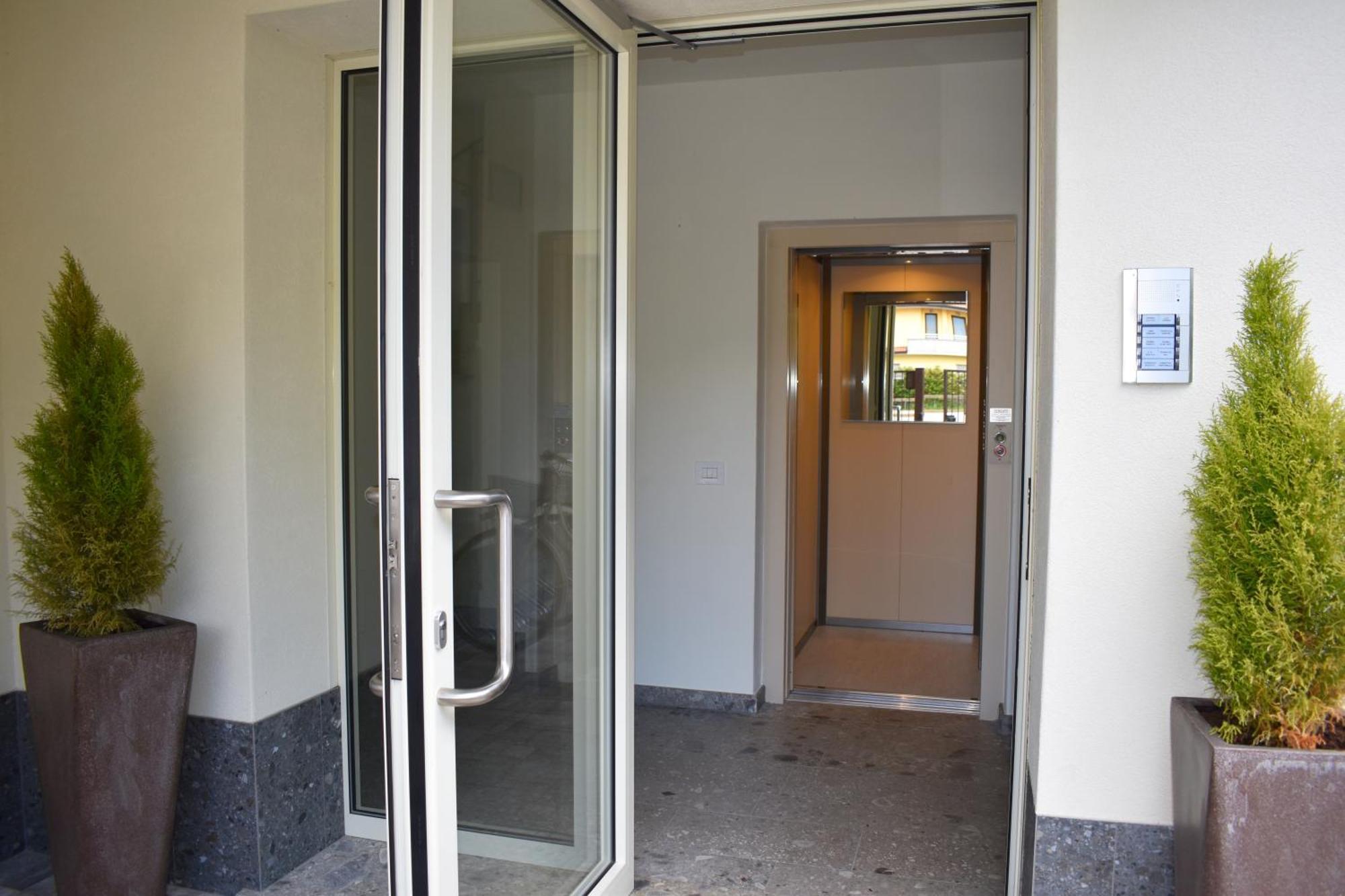 Baia Delle Rose Via Roma 111 Apartment Costa Volpino Exterior photo